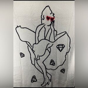 Bedsure X Marilyn Monroe revers-able Throw Blanket with Artistic Design